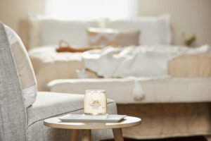 Yankee Candle - Soft Wool & Amber Signature Medium Jar